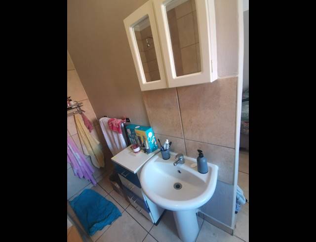 1 BEDROOM PROPERTY TO RENT IN DIE BULT